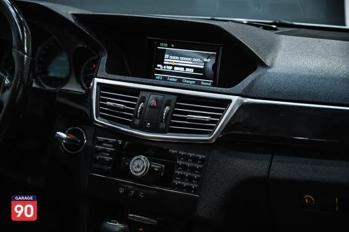 Mercedes-Benz E250 2010 - صورة 14