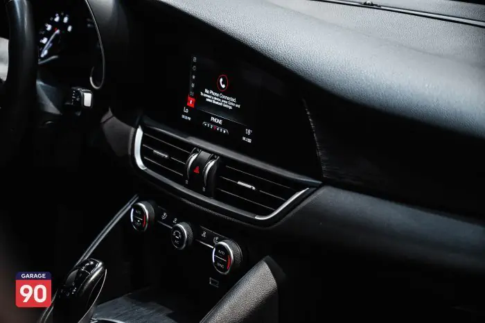 Alfa Romeo Giulia 2020 - صورة 13