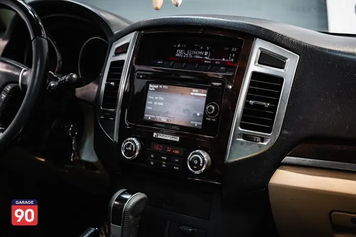 Mitsubishi Pajero 2016 - صورة 12