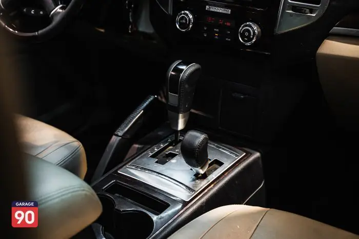 Mitsubishi Pajero 2016 - صورة 13