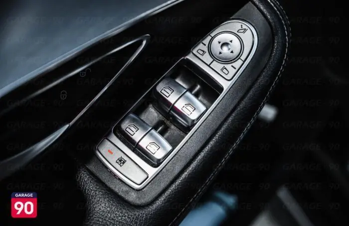 Mercedes-Benz C200 2019 - صورة 12