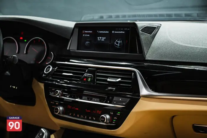 bmw 520i 2019 - صورة 15