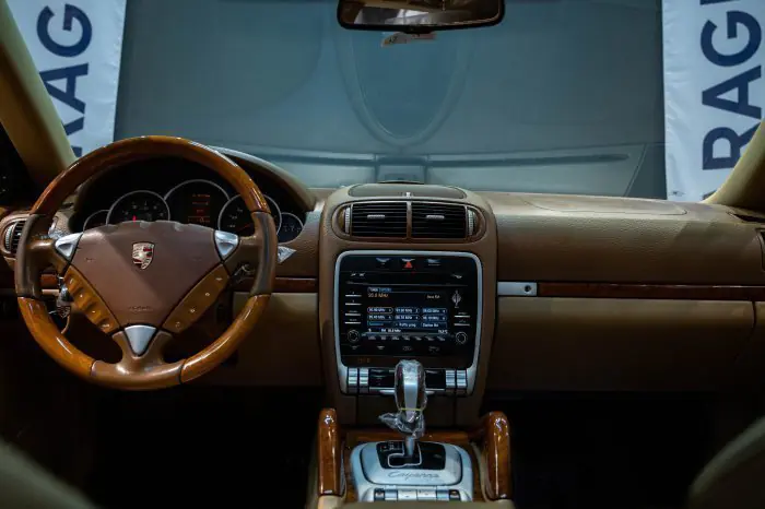 Porsche Cayenne 2009 - صورة 12