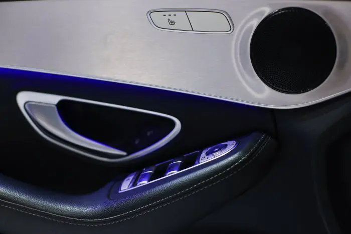 Mercedes-Benz C200 2020 - صورة 10