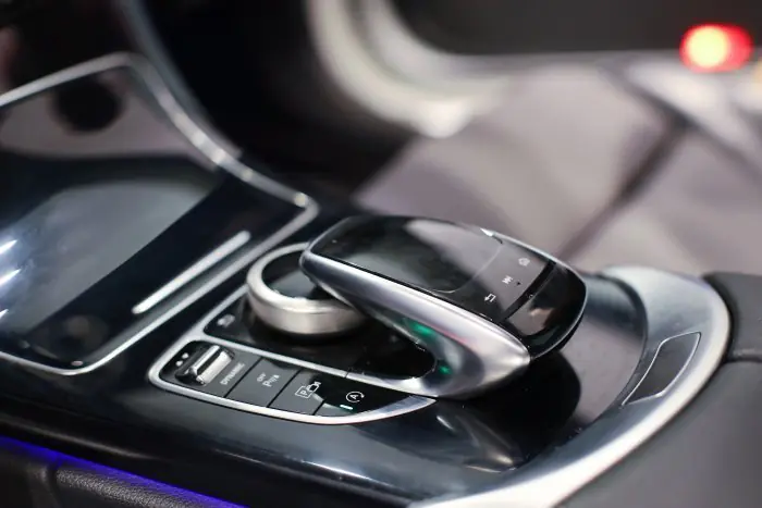 Mercedes-Benz C200 2020 - صورة 11