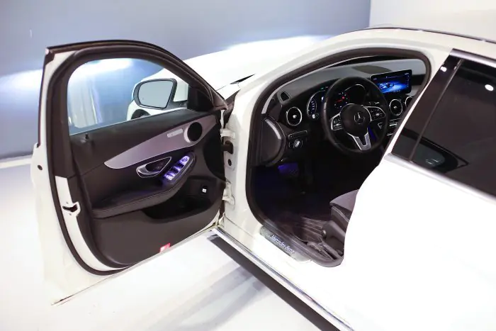 Mercedes-Benz C200 2020 - صورة 8