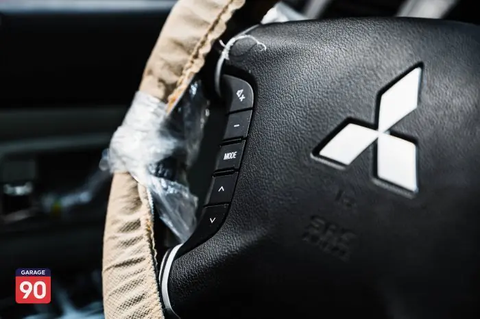 Mitsubishi Pajero 2017 - صورة 17