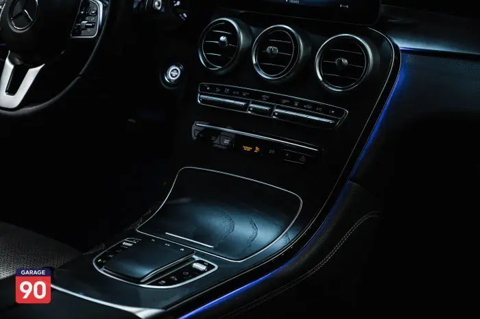 Mercedes-Benz GLC200 2020 - صورة 13