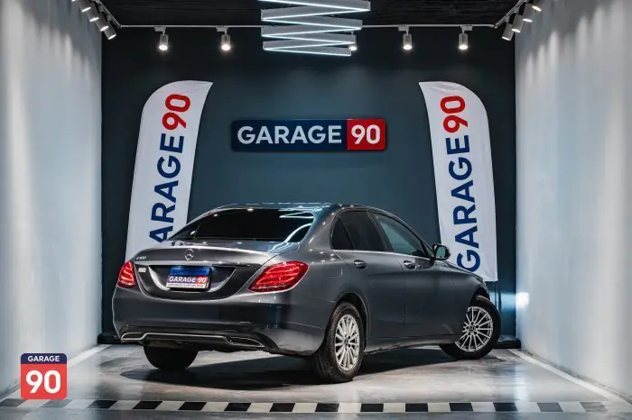 Mercedes-Benz C180 2018 - صورة 9