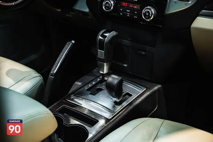Mitsubishi Pajero 2016 - صورة 15