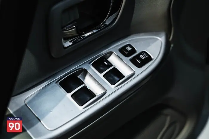Mitsubishi Pajero 2016 - صورة 18