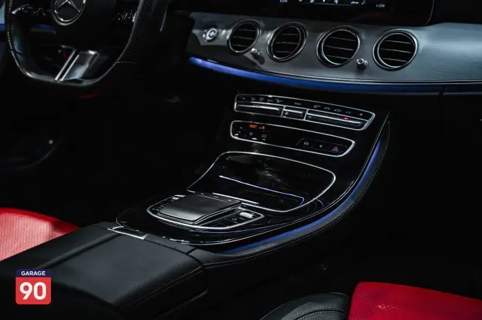 Mercedes-Benz E200 2021 - صورة 14
