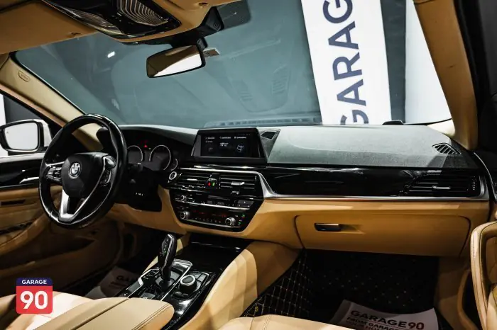 bmw 520i 2019 - صورة 15