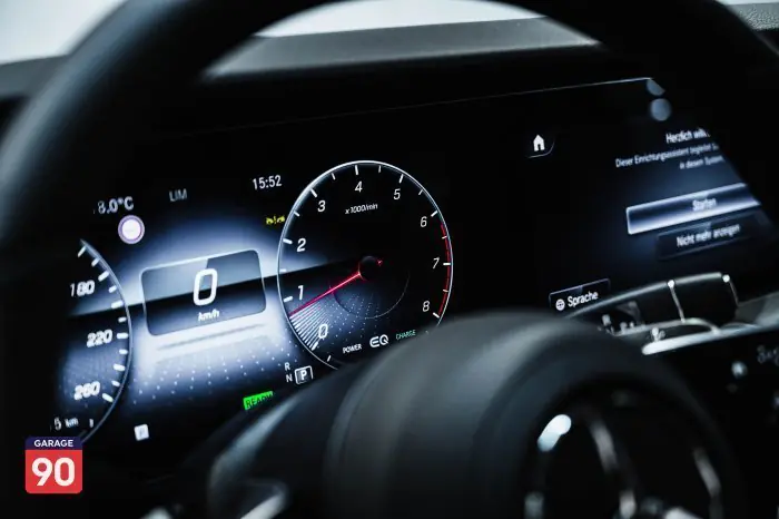 Mercedes-Benz E200 2023 - صورة 12