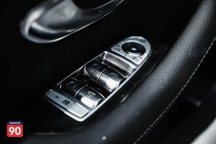 Mercedes-Benz E200 2023 - صورة 13