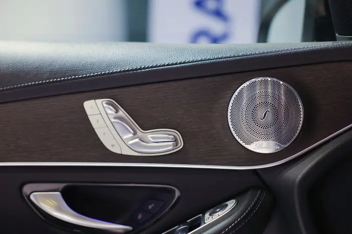 Mercedes-Benz GLC200 2020 - صورة 11