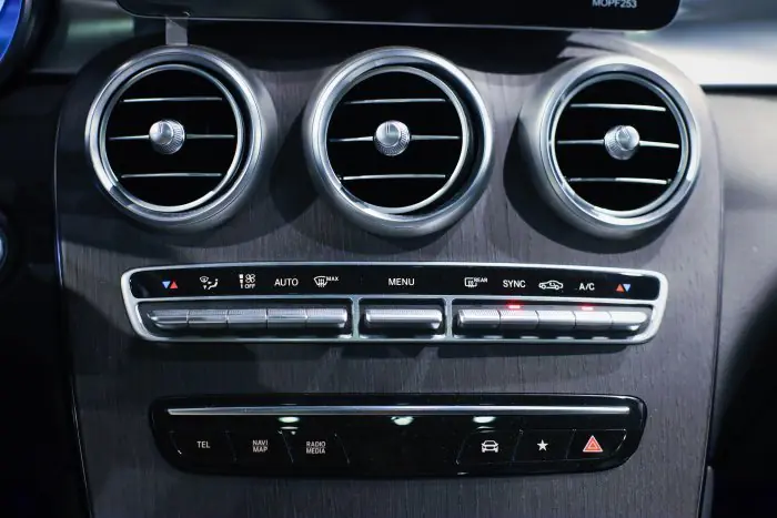 Mercedes-Benz GLC200 2020 - صورة 14