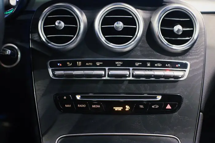 Mercedes-Benz GLC350 2019 - صورة 15