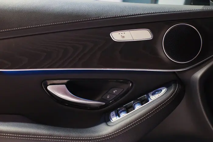 Mercedes-Benz GLC350 2019 - صورة 13