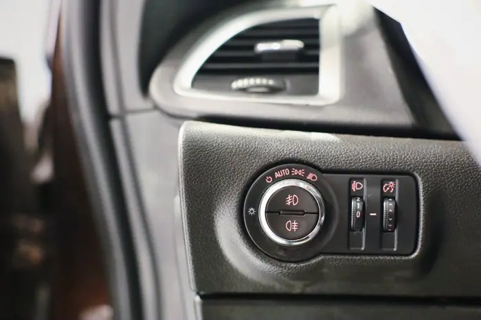 Opel Astra 2015 - صورة 12