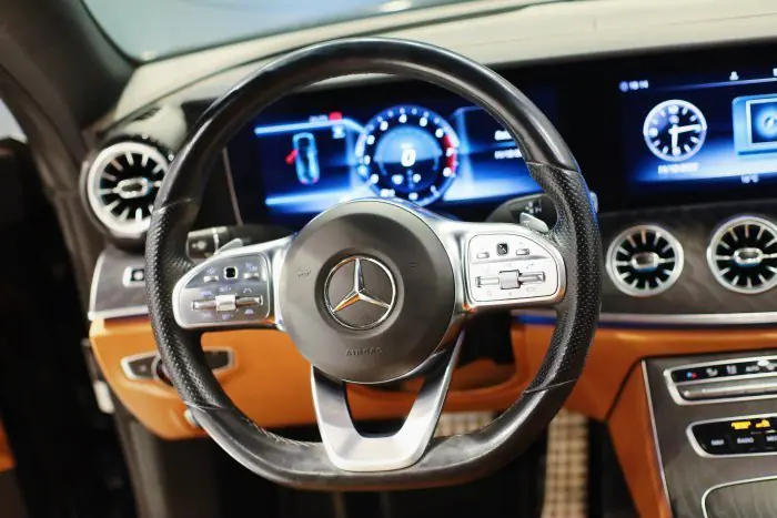 Mercedes-Benz E200 2019 - صورة 19