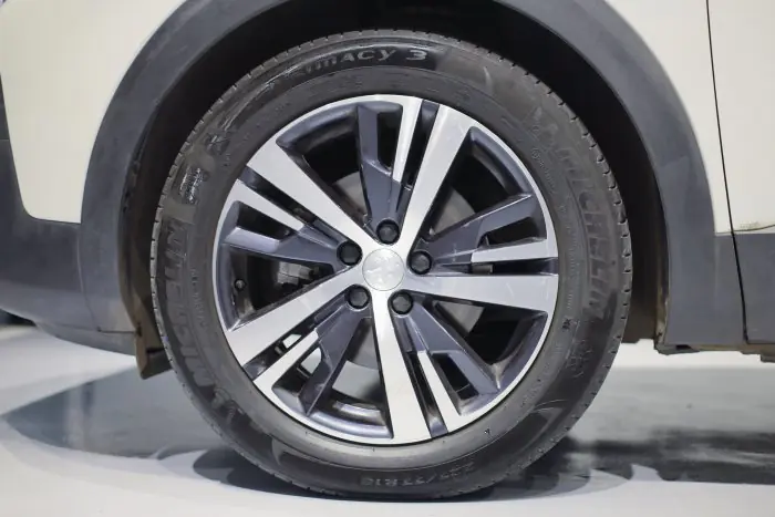Peugeot 3008 2021 - صورة 8
