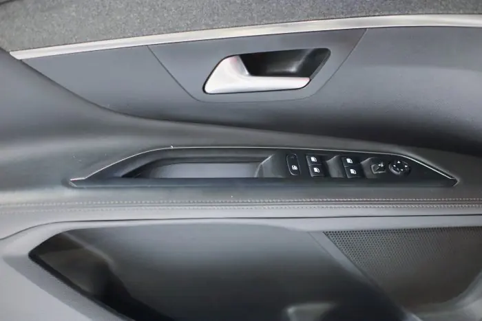 Peugeot 3008 2021 - صورة 13