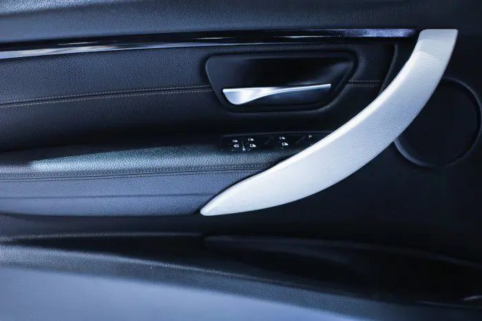 bmw 320i 2017 - صورة 15