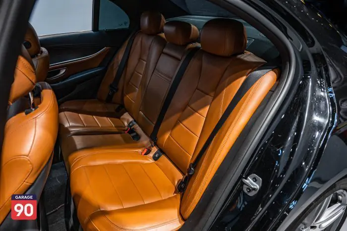Mercedes-Benz E300 2019 - صورة 17
