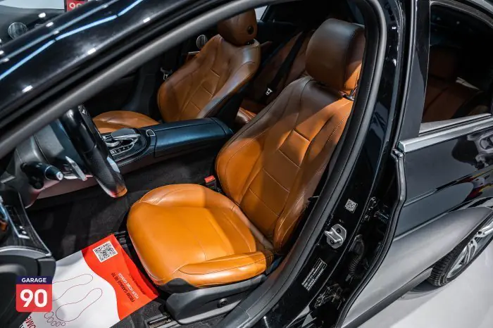 Mercedes-Benz E300 2019 - صورة 18
