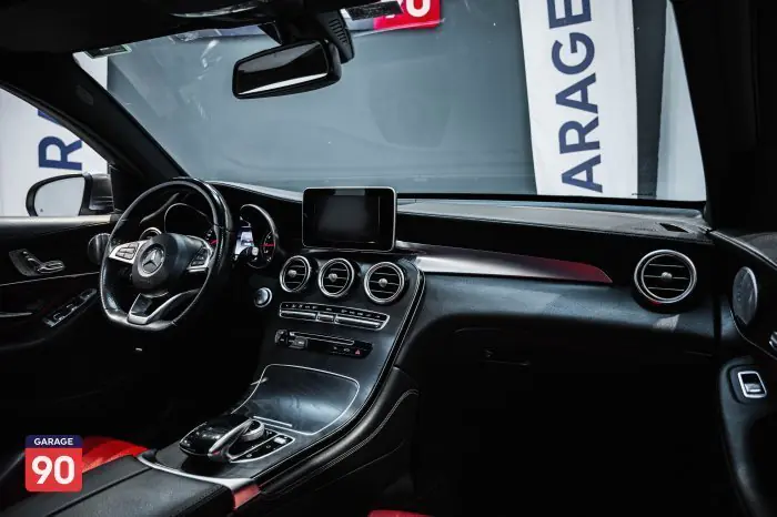 Mercedes-Benz GLC300 2019 - صورة 12