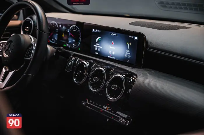 Mercedes-Benz A250e 2022 - صورة 10