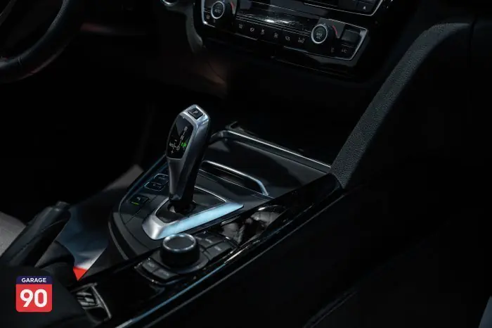 bmw 318i 2018 - صورة 14