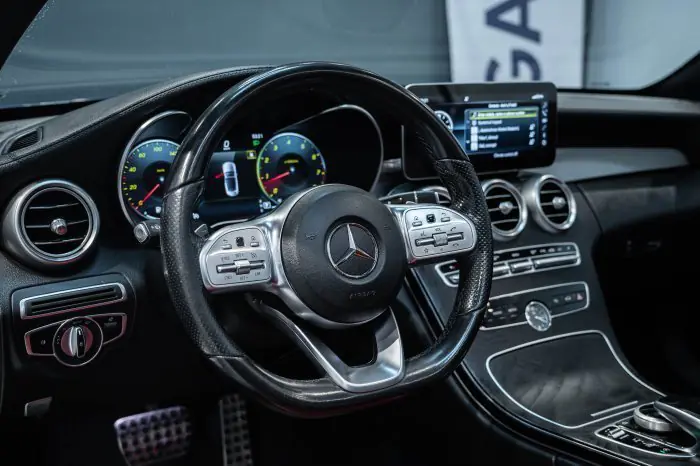 Mercedes-Benz C180 2019 - صورة 18