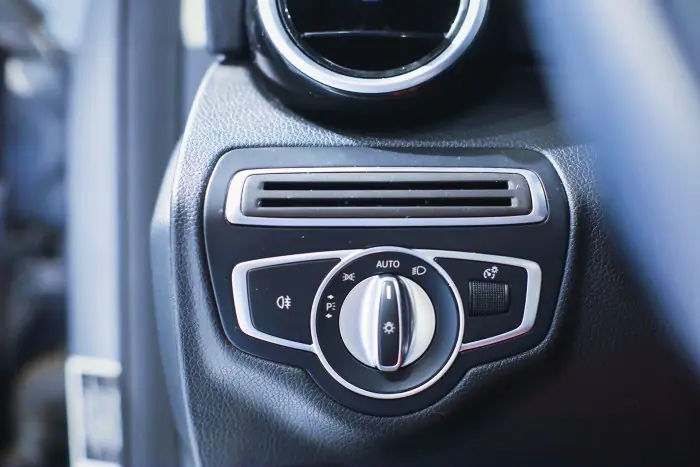 Mercedes-Benz C180 2018 - صورة 14