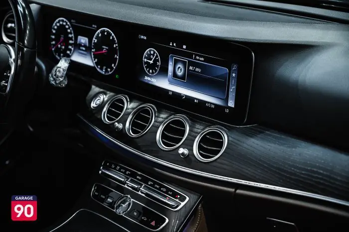 Mercedes-Benz E200 2019 - صورة 11