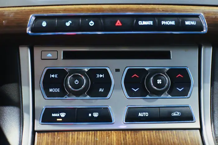 Jaguar XF 2013 - صورة 21