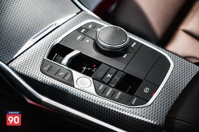 bmw 330i 2023 - صورة 17