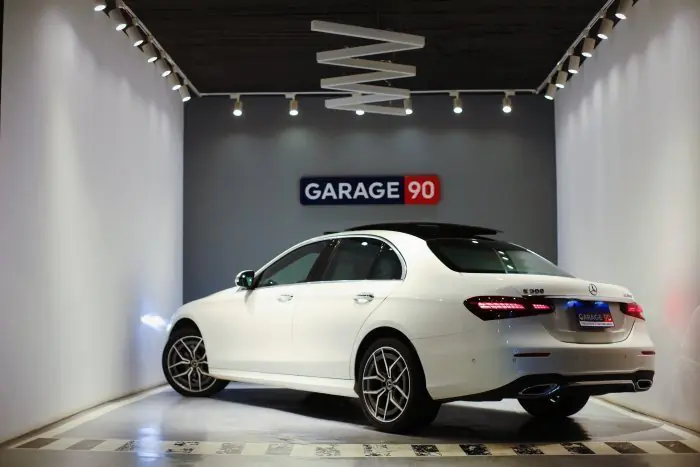 Mercedes-Benz E300 2021 - صورة 9