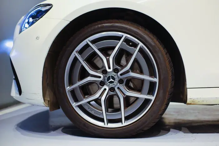 Mercedes-Benz E300 2021 - صورة 12
