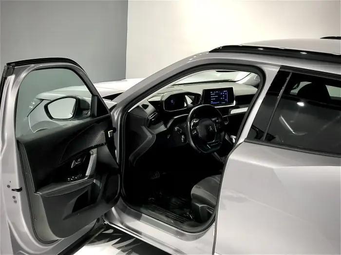 Peugeot 2008 2021 - صورة 9