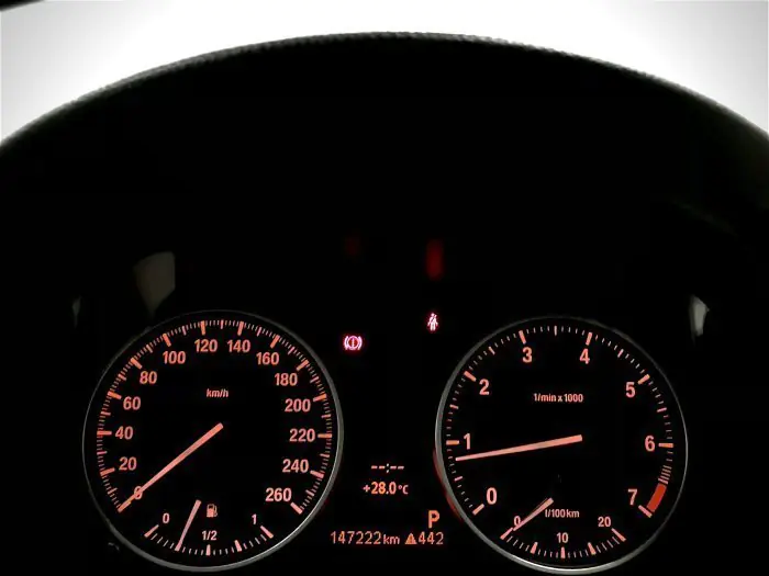bmw 318i 2012 - صورة 8
