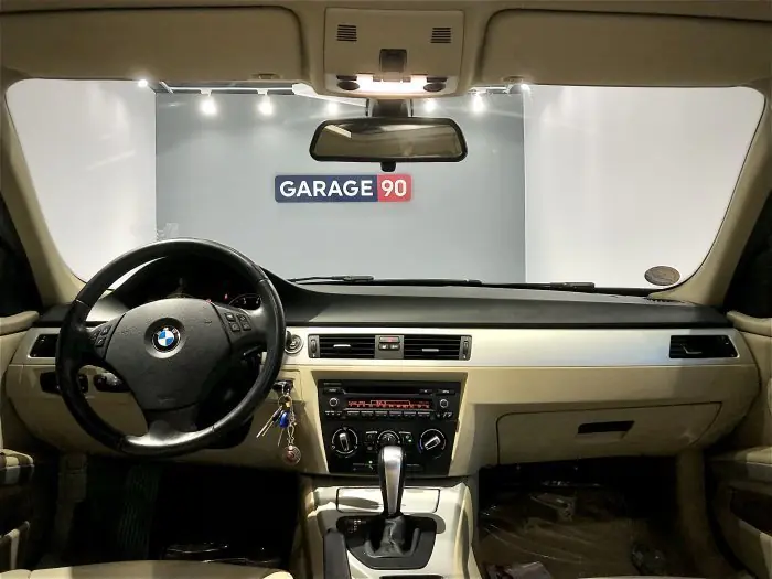 bmw 318i 2012 - صورة 13
