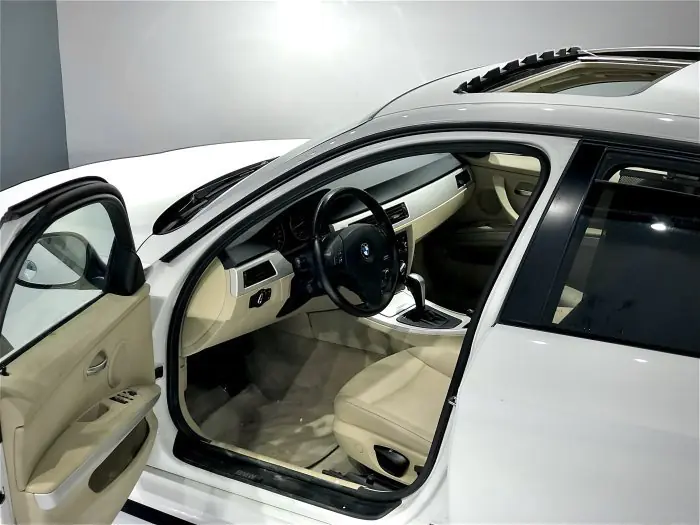 bmw 318i 2012 - صورة 9