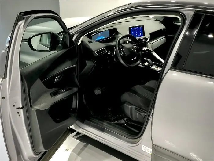 Peugeot 3008 2021 - صورة 9