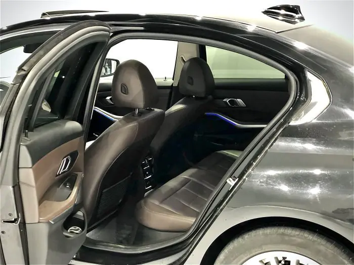 bmw 320i 2020 - صورة 10