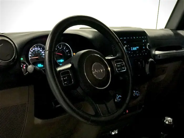 Jeep Wrangler 2015 - صورة 13