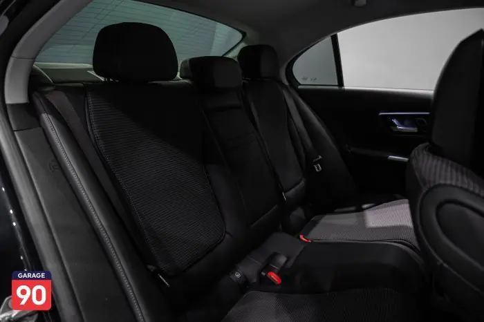 Mercedes-Benz C200 2022 - صورة 19
