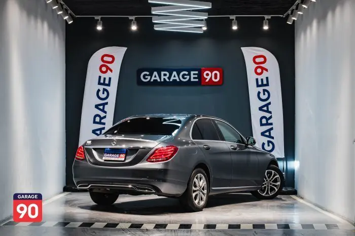 Mercedes-Benz C180 2018 - صورة 12