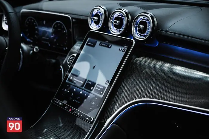 Mercedes-Benz GLC300 2024 - صورة 18